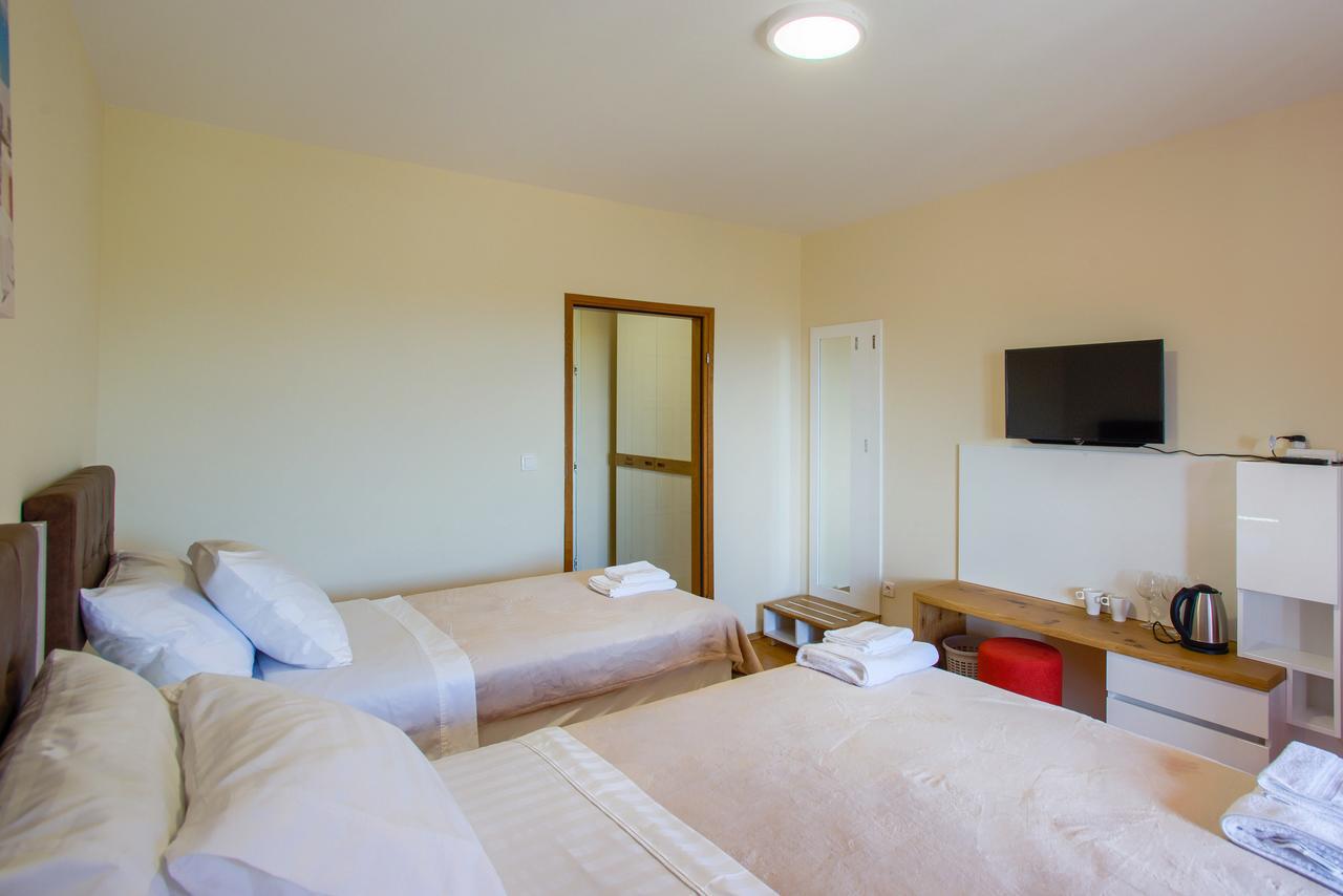 Hotel Livadic & Restaurant Ližnjan Esterno foto