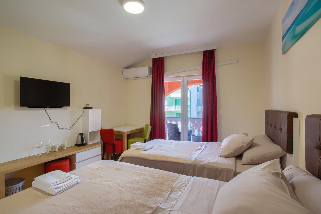 Hotel Livadic & Restaurant Ližnjan Esterno foto