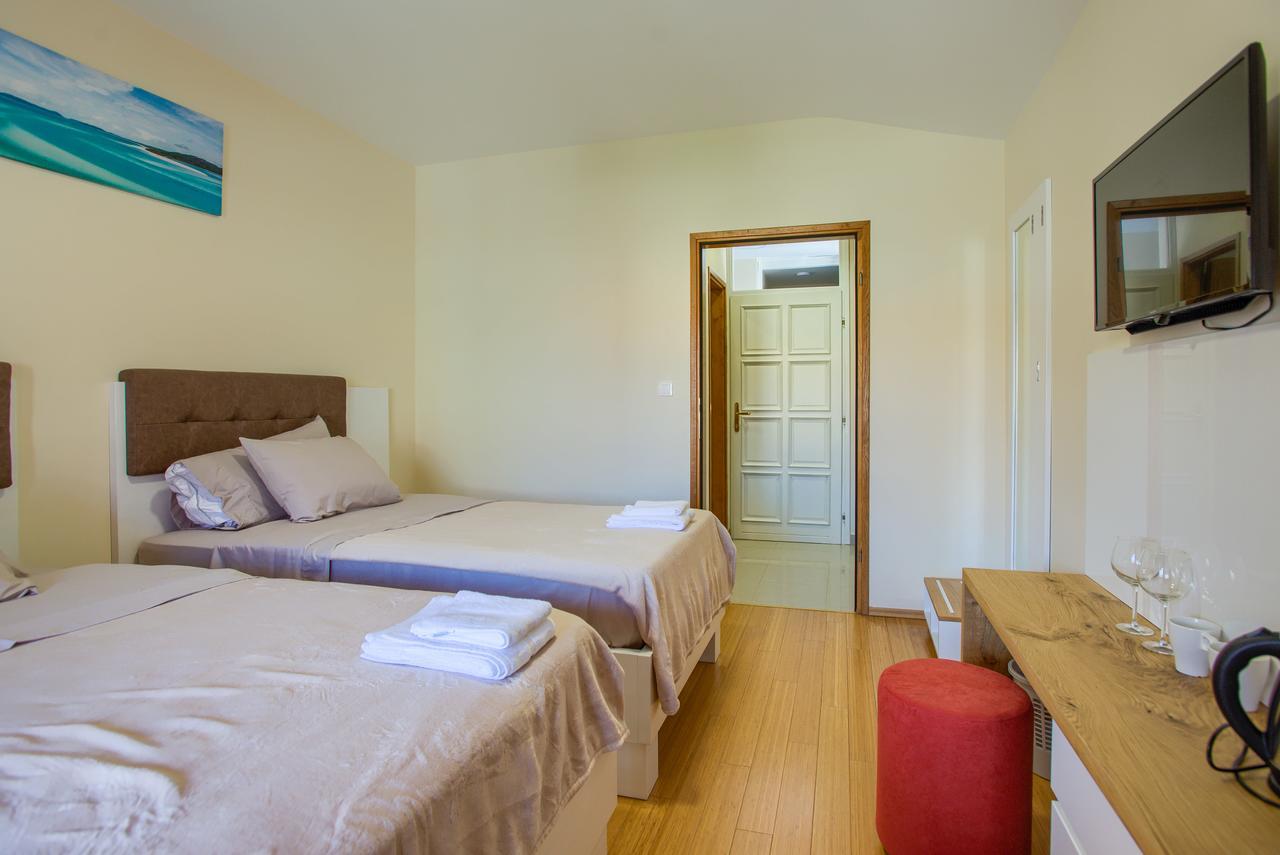 Hotel Livadic & Restaurant Ližnjan Esterno foto