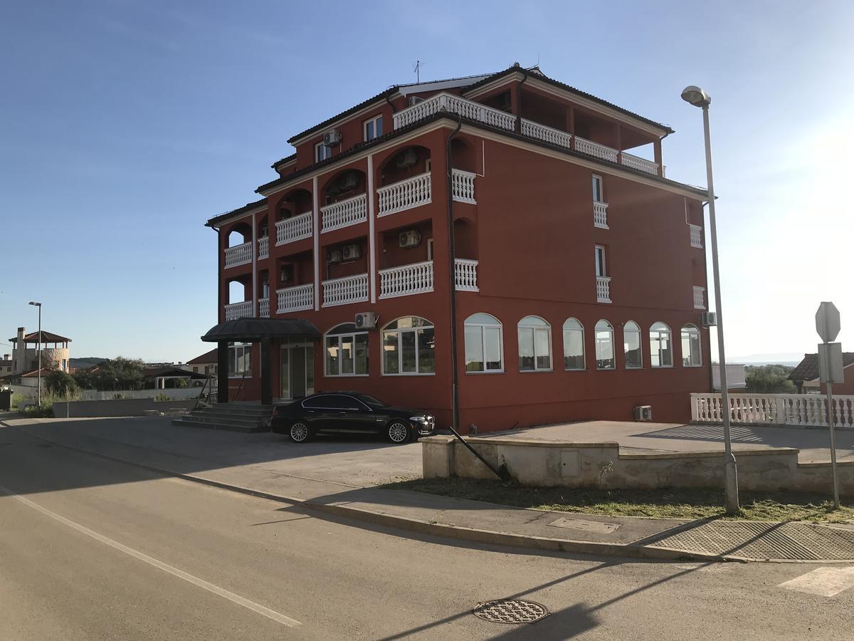 Hotel Livadic & Restaurant Ližnjan Esterno foto