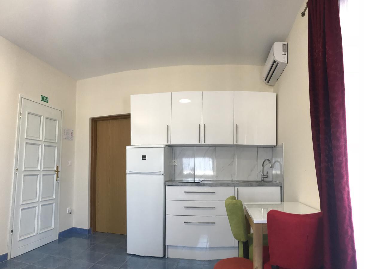 Hotel Livadic & Restaurant Ližnjan Esterno foto