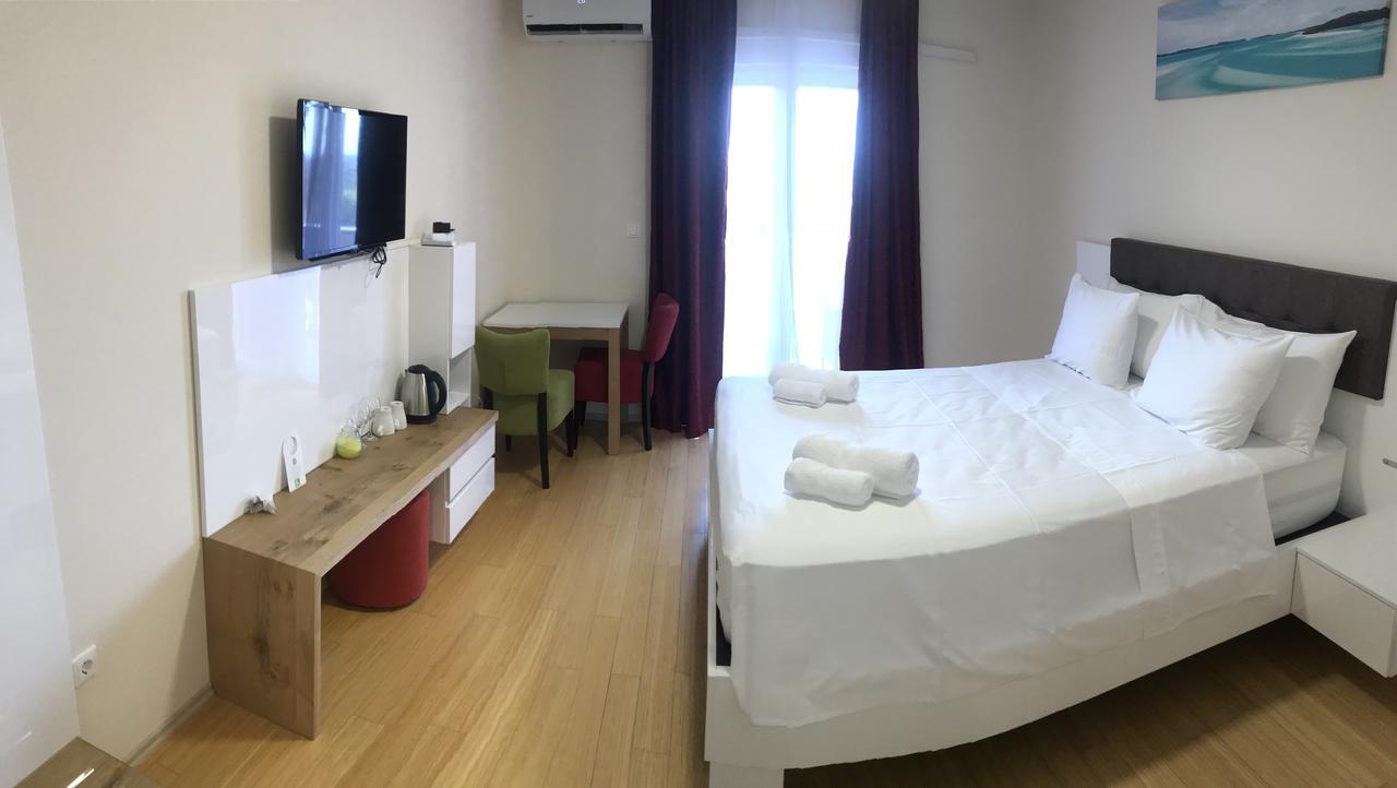 Hotel Livadic & Restaurant Ližnjan Esterno foto